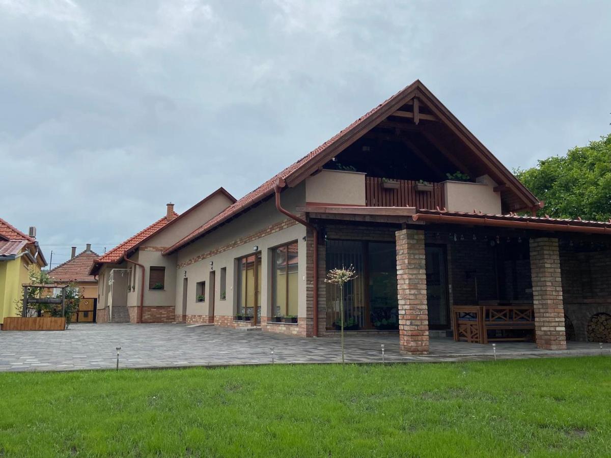 Hotel Benige Vendeghaz Demjén Esterno foto