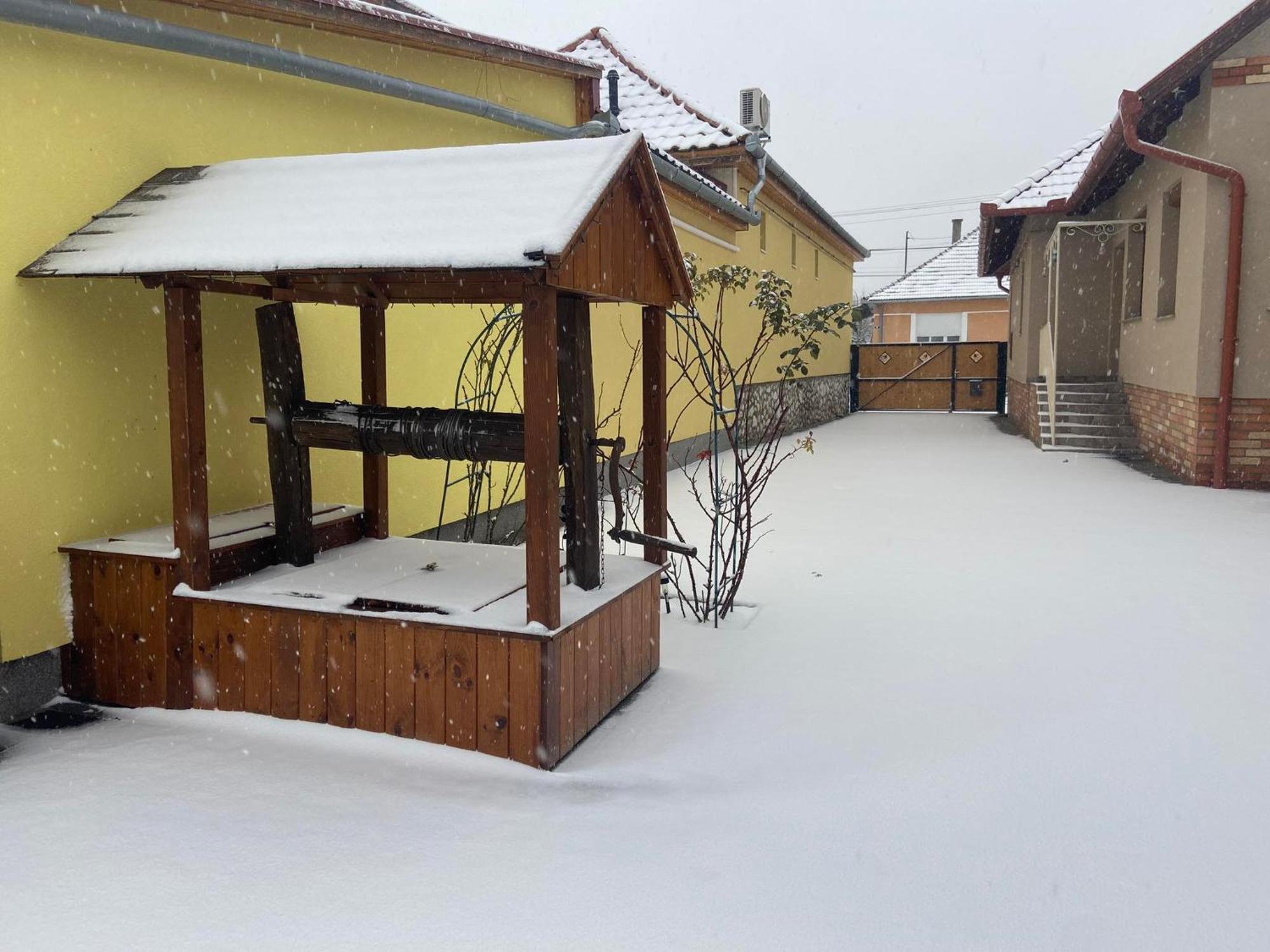 Hotel Benige Vendeghaz Demjén Esterno foto