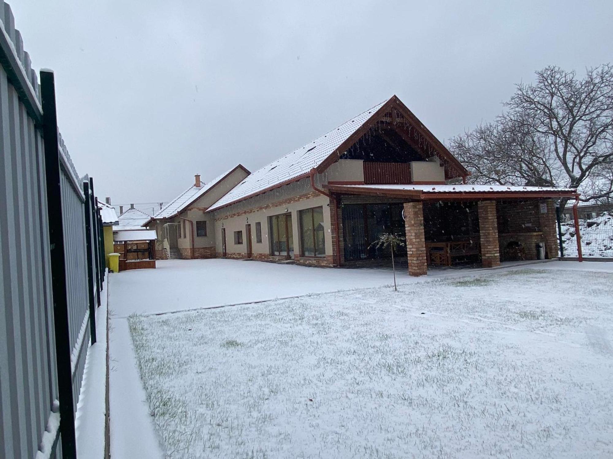 Hotel Benige Vendeghaz Demjén Esterno foto