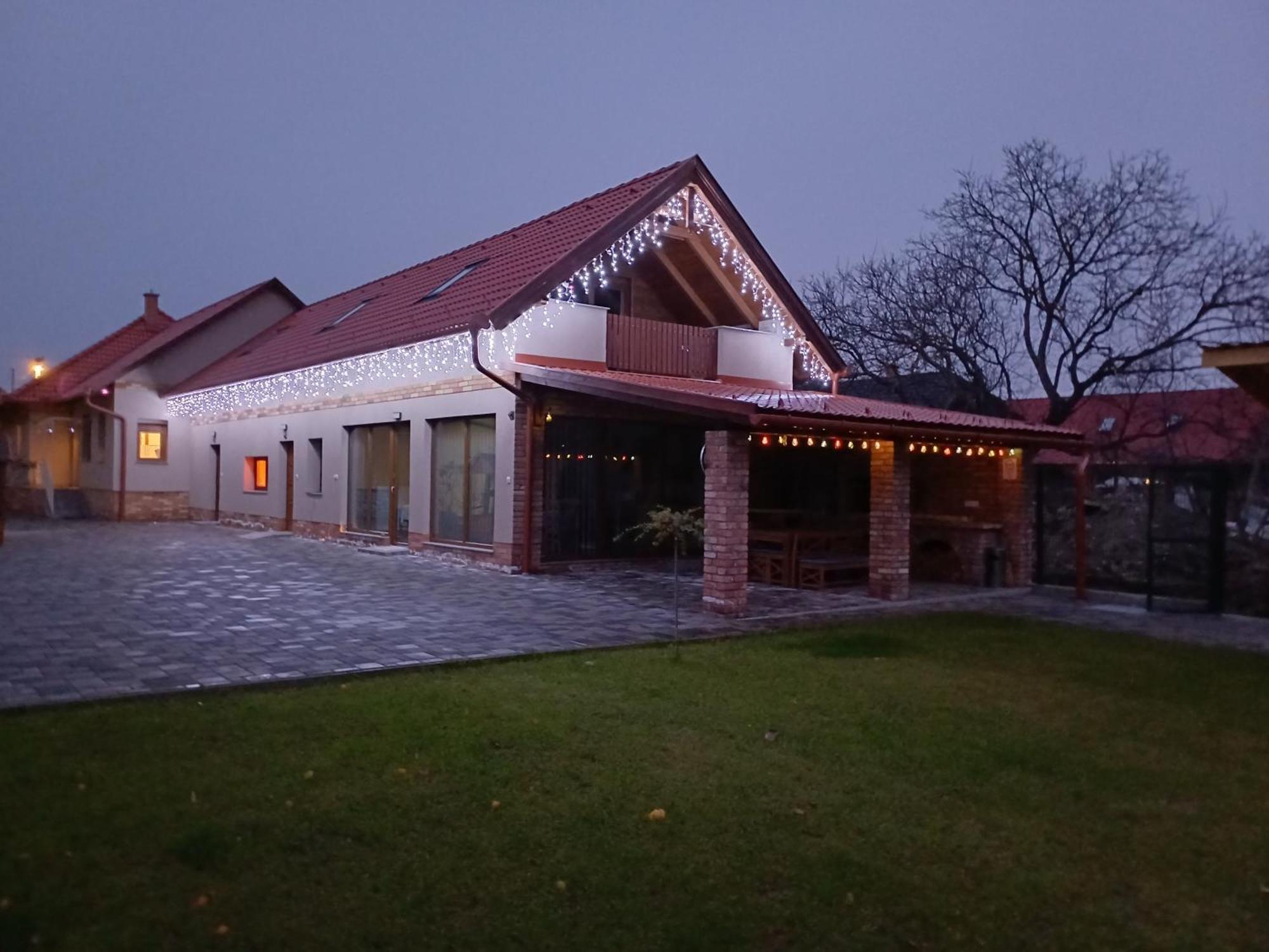 Hotel Benige Vendeghaz Demjén Esterno foto