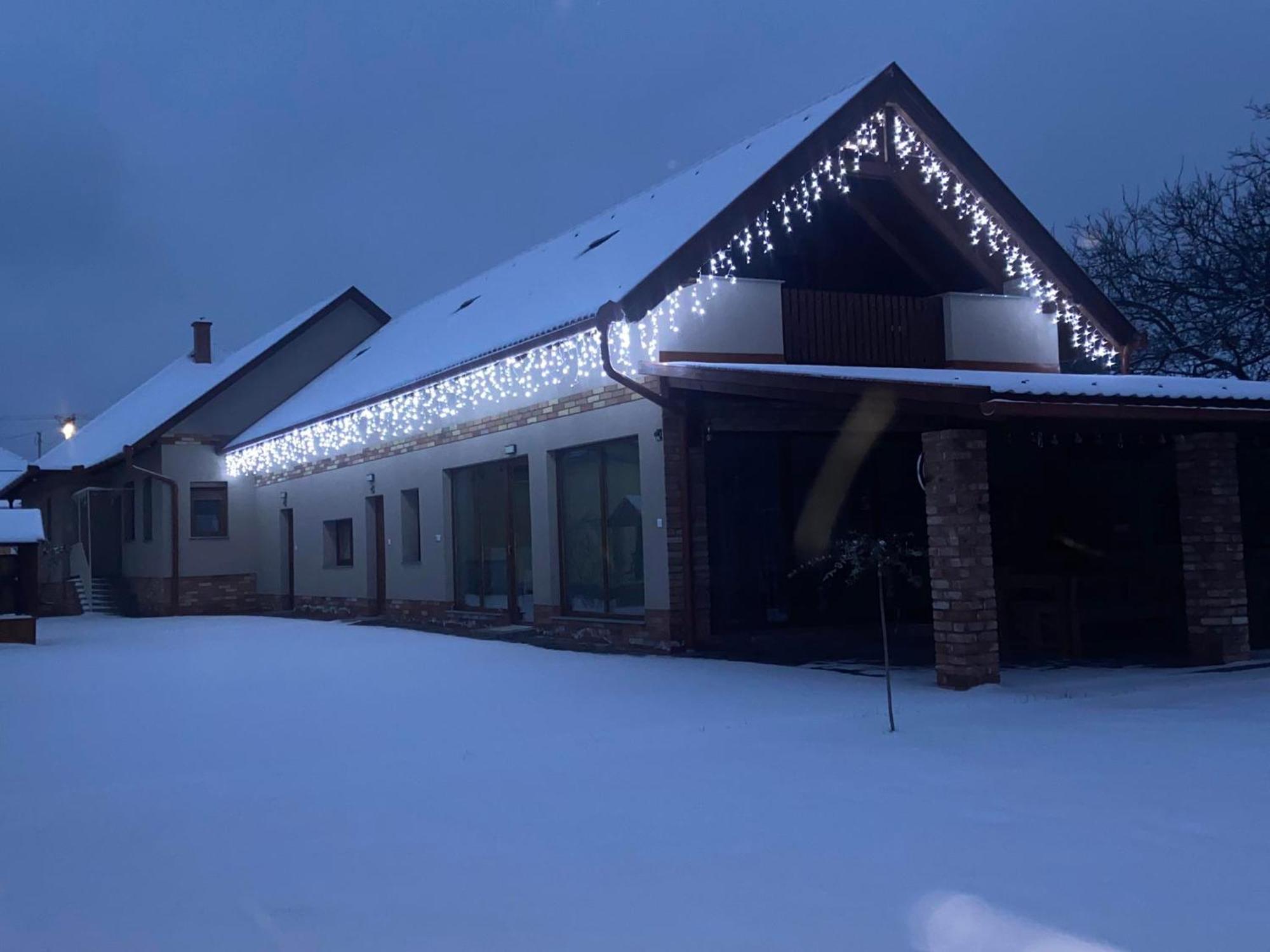 Hotel Benige Vendeghaz Demjén Esterno foto